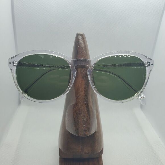 These Glory Days Clear Sunglasses, Case, & Cleaning Cloth - Picture 2 of 10